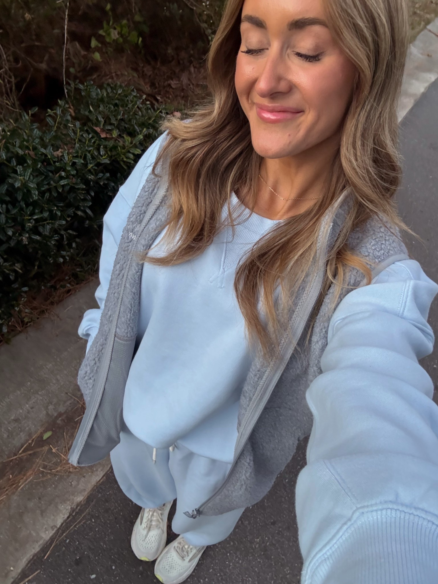 Aerie set
Aritzia vest
Brooks shoes

#LTKHoliday