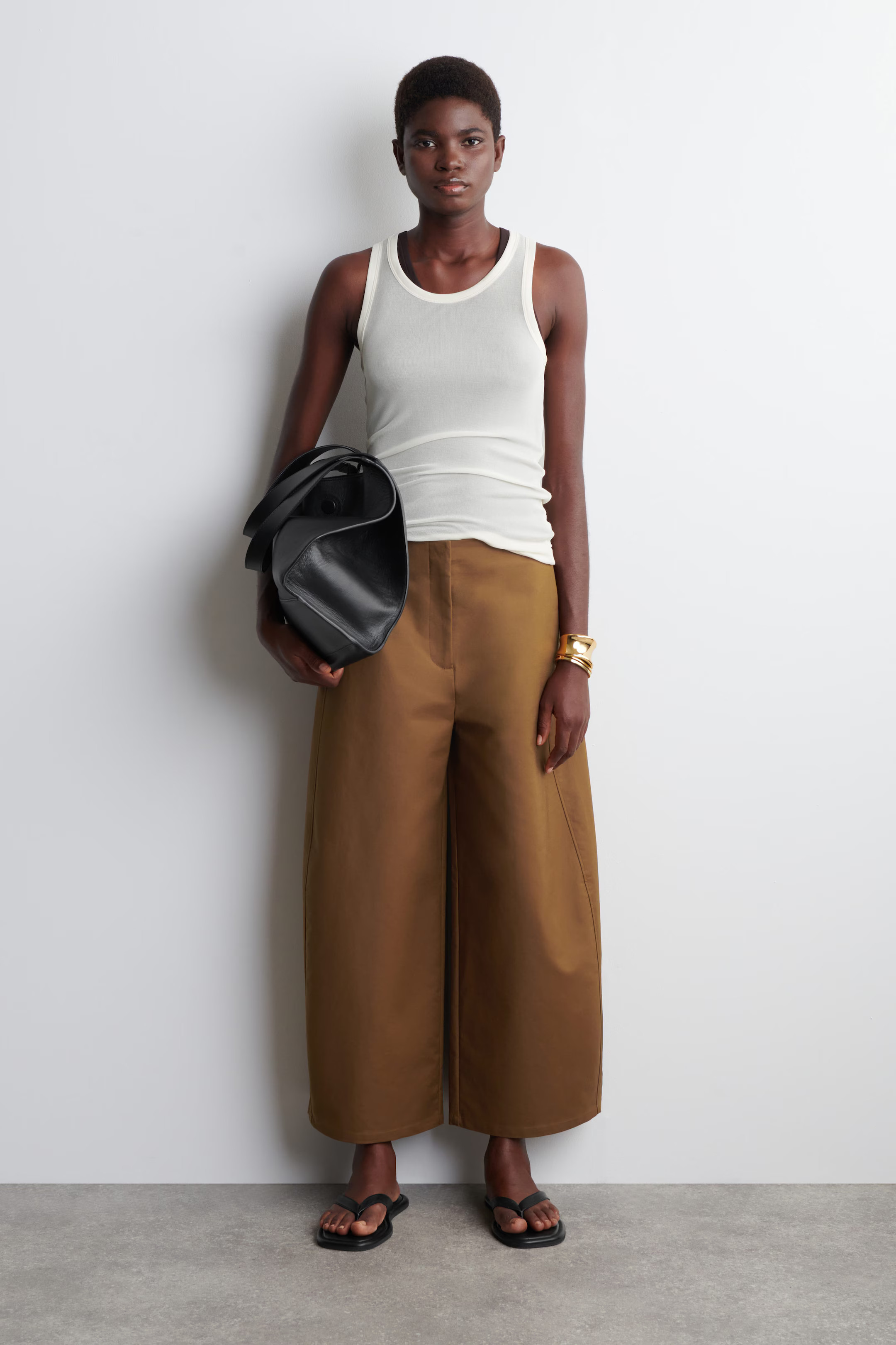CROPPED BARREL-LEG COTTON TROUSERS - BROWN | COS | COS (EU)