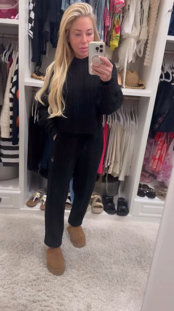 Sweater set from Alo 🍂 

#LTKHoliday #LTKSeasonal #LTKVideo