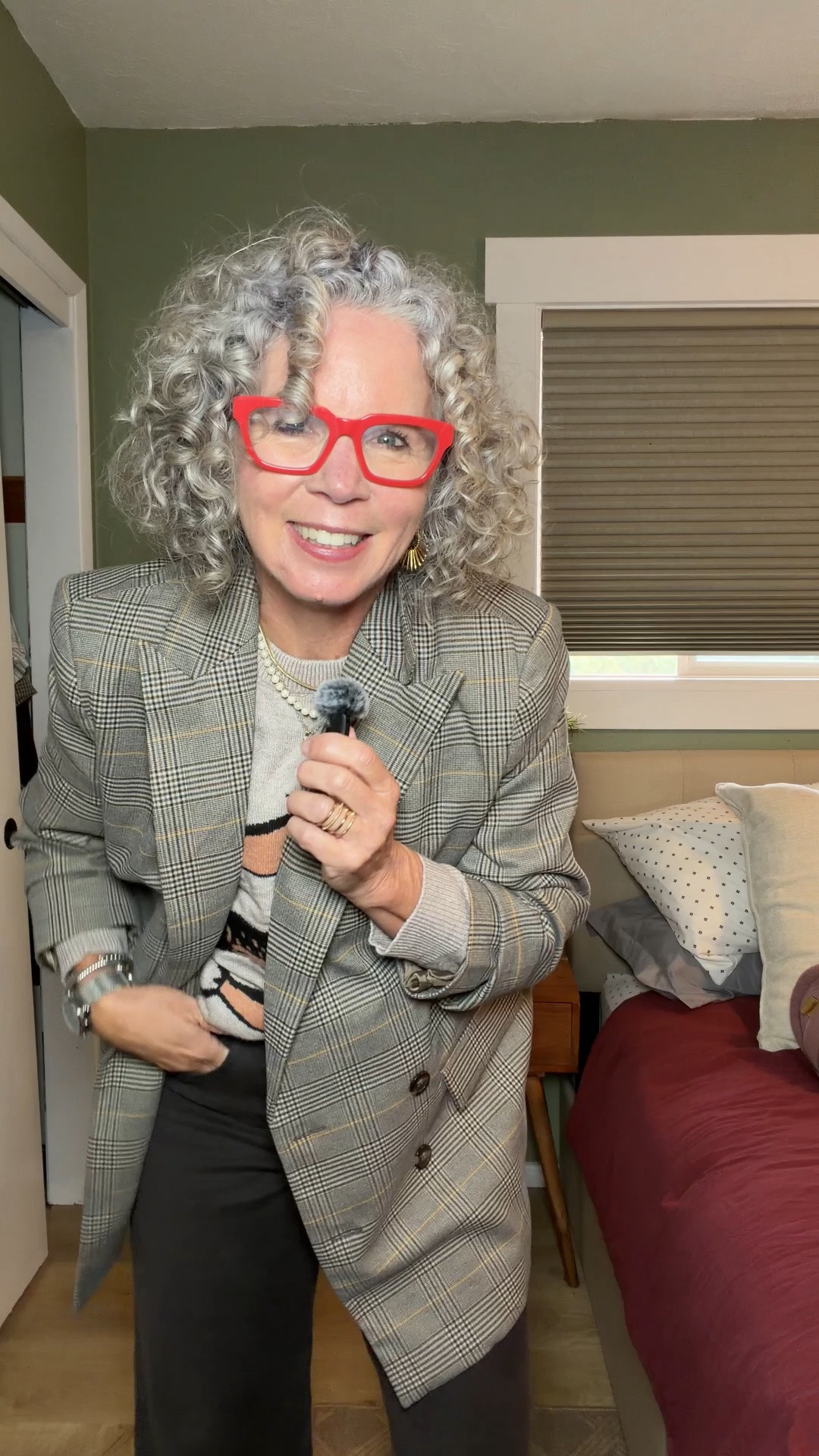 The best blazer on sale, I’m in a small 
Small fish sweater 
Size 6 pants 
Tts shoes