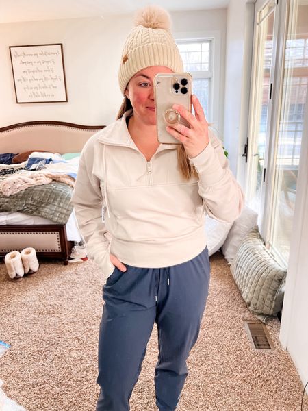 Absolutely love this Old Navy cropped jacket. Wearing a size small. And these Old Navy joggers. 

Old Navy athleisurewear. Old Navy athletic look. 

#LTKfitness