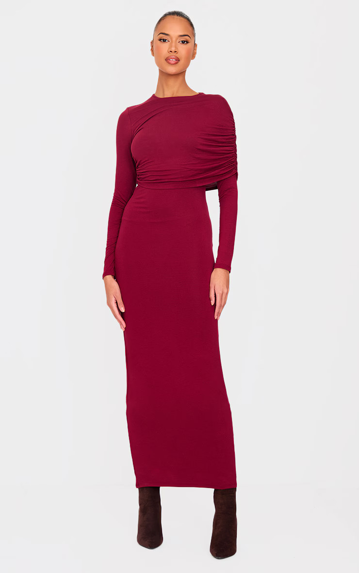 Robe longue bordeaux à manches longues et détail froncé superposé | PrettyLittleThing (FR)