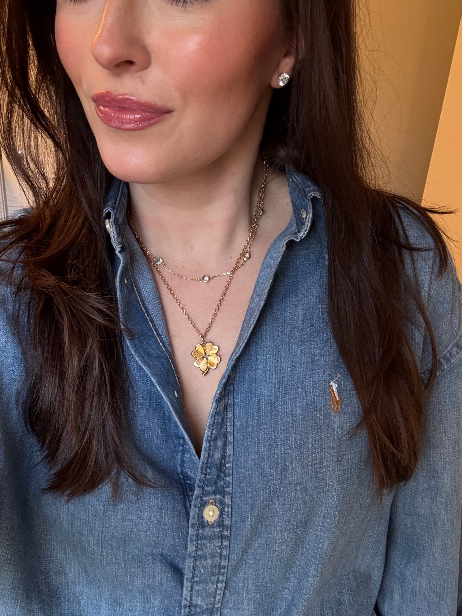 Daily jewels ✨🤍
Gold clover necklace
Hart charm necklace 
Faux diamond studs Amazon 
Ralph Lauren denim shirt
Abercrombie denim

#LTKgrwm #LTKootd