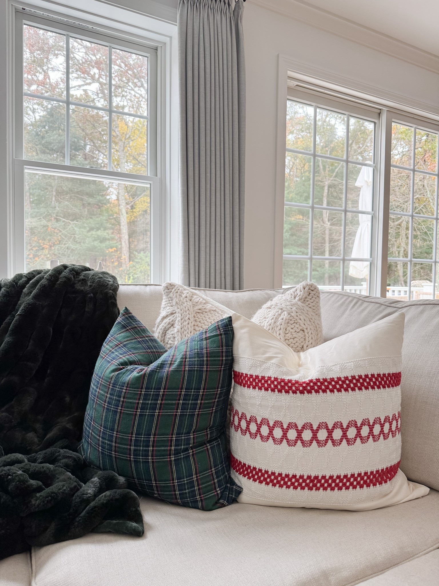 Holiday living room

Amazon home  Ralph Lauren Christmas decor  Coastal living room  throw blanket, throw pillows, potter barn sofa,  vase, jute rug, sherri calnan home 

#LTKHome #LTKHoliday #LTKFindsUnder50