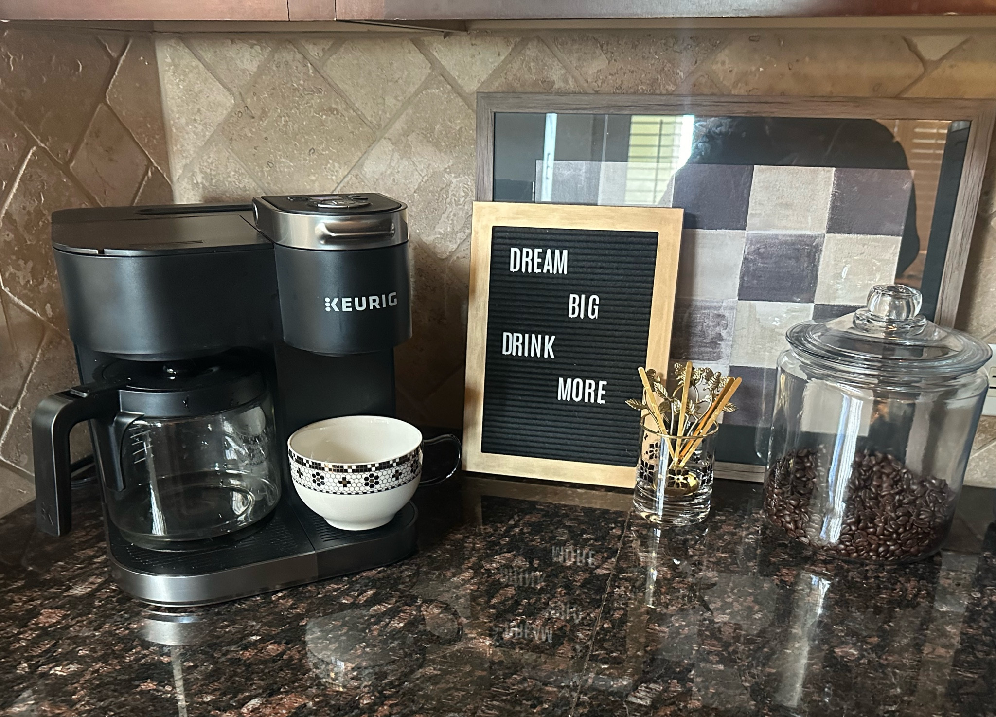 Coffee area with gold accents.

#LTKHome #LTKFindsUnder50