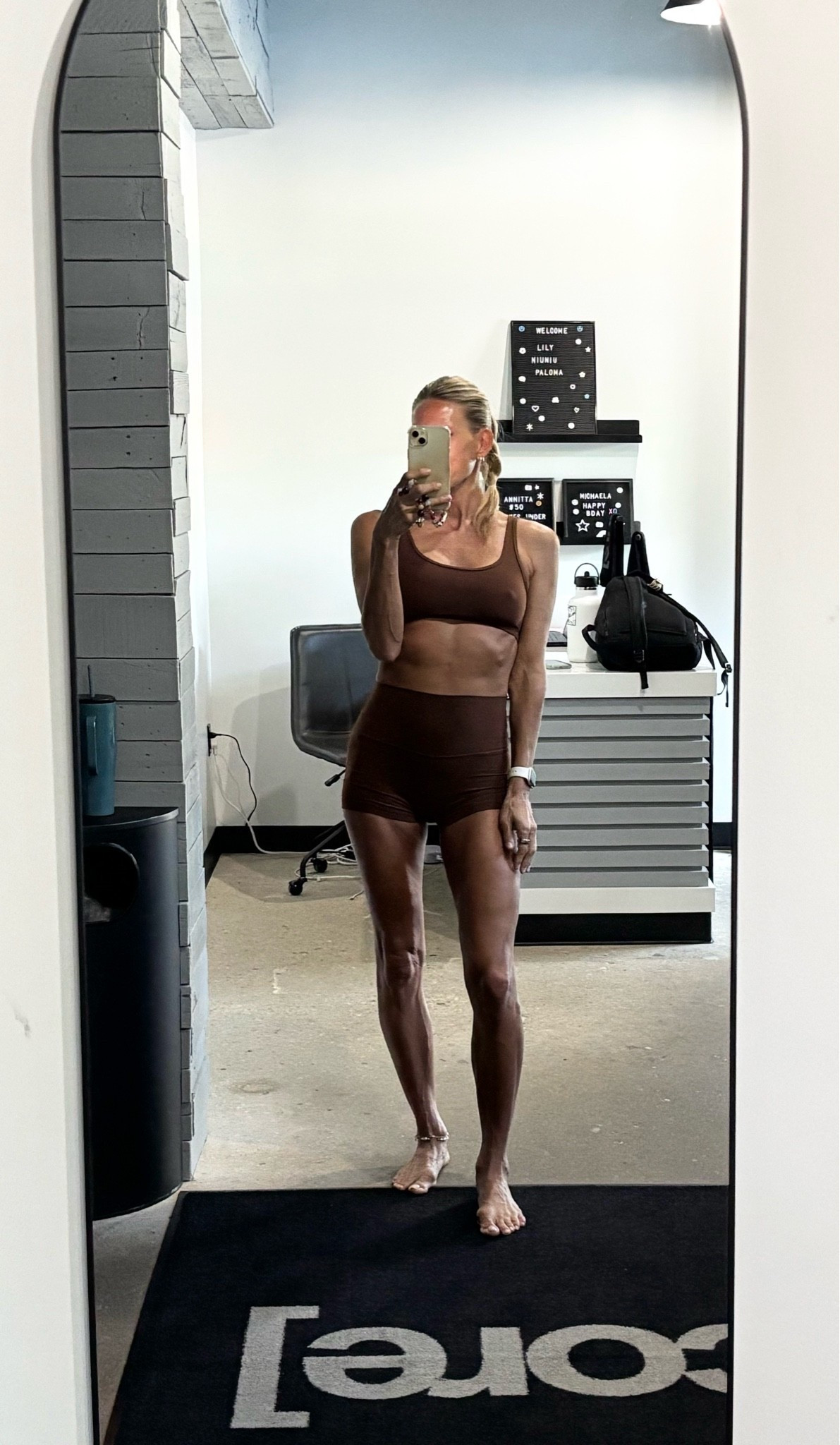 Mornings at Solid Core is one of my happy places. Nursing an injury so “trying” to listen to my body😬
At least my set is cute🤎
