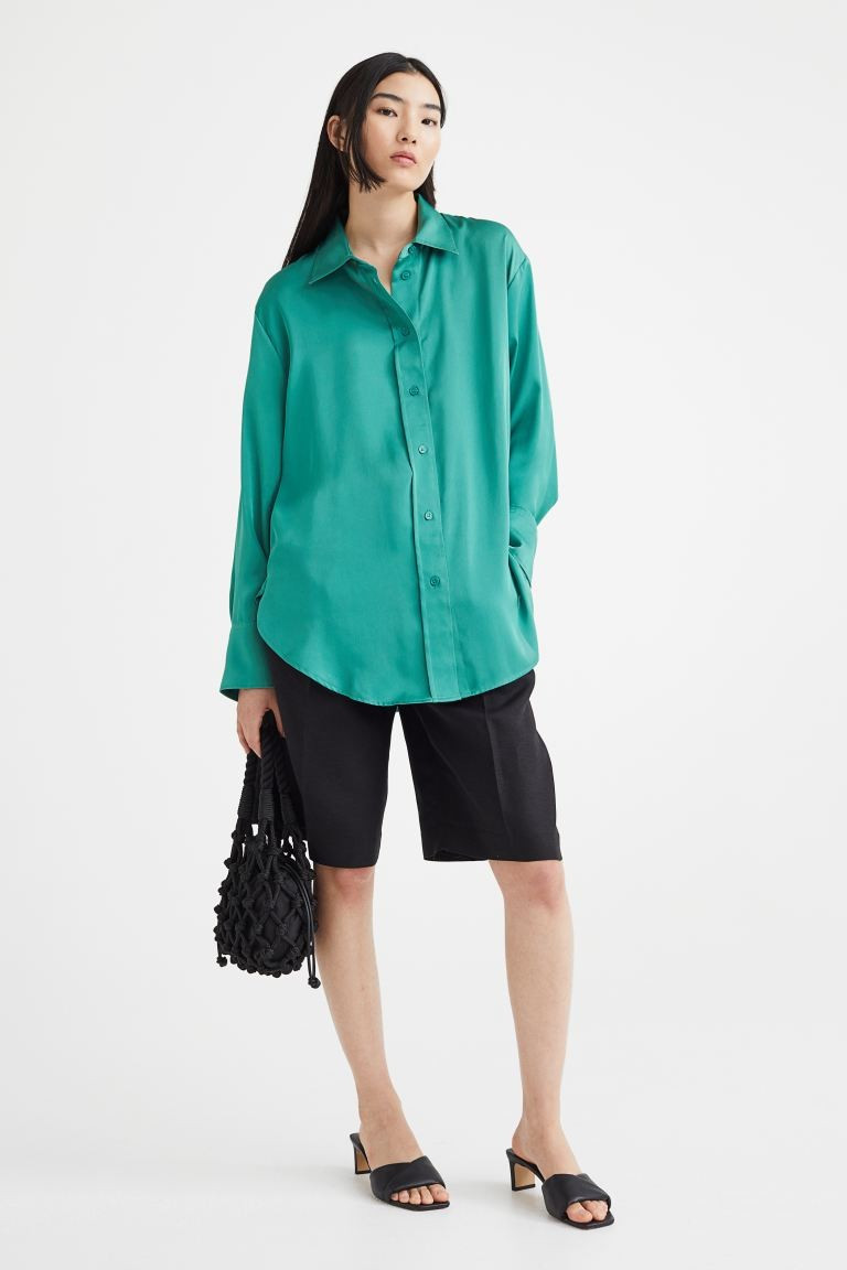 Conscious choice  New ArrivalRelaxed-fit shirt in woven fabric with a slight sheen. Collar, butto... | H&M (US + CA)