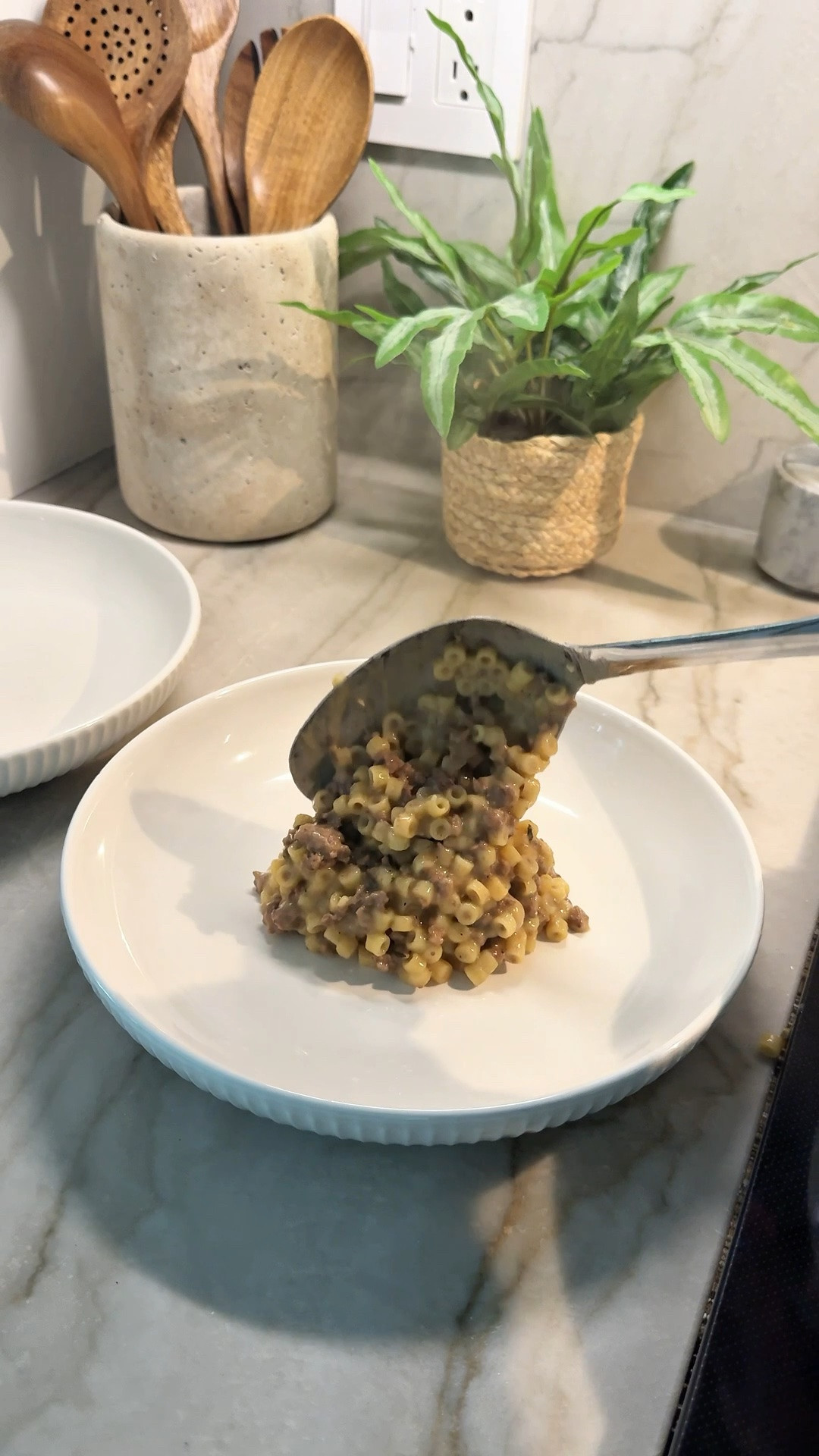 A clean ingredient hamburger helper! This high protein ground beef one pot dish is made weekly almost! It’s so good and such a comfort meal!

ONE POT GROUND BEEF PASTA👇🏼

1 lb. of Grass fed ground beef
8.8 oz of Ditalini Pasta ( gluten free )
2 tsp Minced garlic
1 tsp Paprika 
1 tsp Onion powder
2 tsp Butter
1 tbsp Worcestershire sauce
1 tsp Italian seasoning
(1) 32 oz. Organic Beef broth
1 cup of Grated Parmesan 
1/4 cup of Sour cream or heavy whipping cream ( I use @daisybrand )

*optional* Garnish with a drizzle of olive oil, red pepper flakes & Parmesan

Instructions:
Cook your beef in a large skillet or pot on medium heat until fully cooked. Add salt, pepper, garlic, paprika, worcestershire sauce, onion powder and Italian seasoning, and mix.

Reduce heat to medium, add your pasta and broth, mix well and cover. Check here and there to stir the noodles and make sure everything has been fully cooked about 8-9 minutes.

Bring heat to medium low and add butter, parmesan cheese and cream, mix well and serve!

#onepotpasta #glutenfreerecipe

#LTKdayinmylife #LTKfoodie #LTKvlog