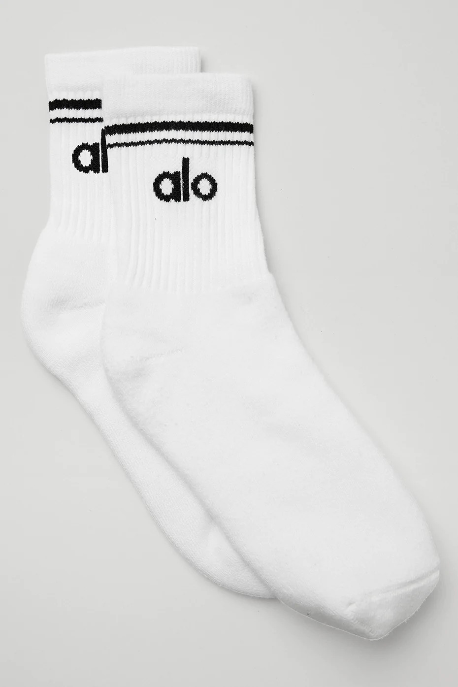 ALO | Half-Crew Throwback Socks in White/Black, Size: Small | Alo Yoga (US)
