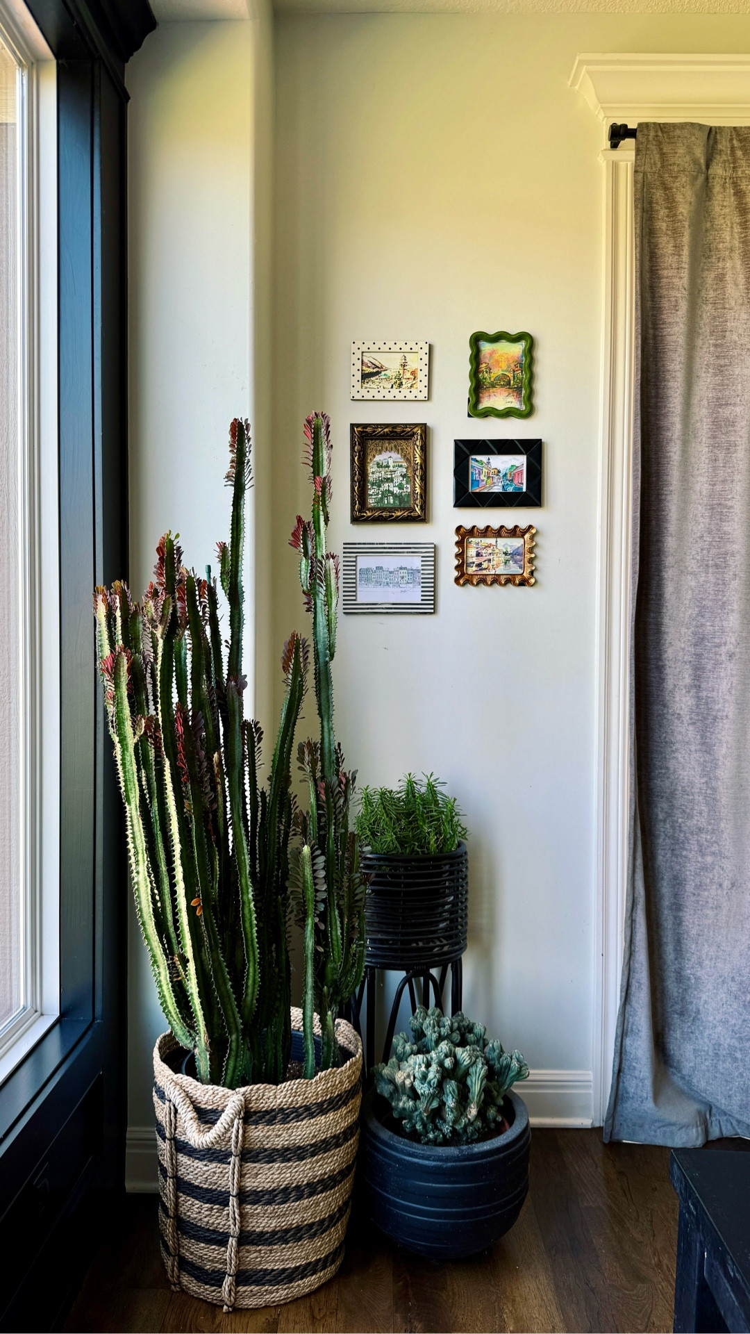Finally hung this mini gallery wall with the art collected from our travels! Linked my favorite frames, what you need to hang and the cropped tee & similar leggings. Can’t wait to add to this wall over time!

#LTKHome #LTKFindsUnder50 #LTKSaleAlert