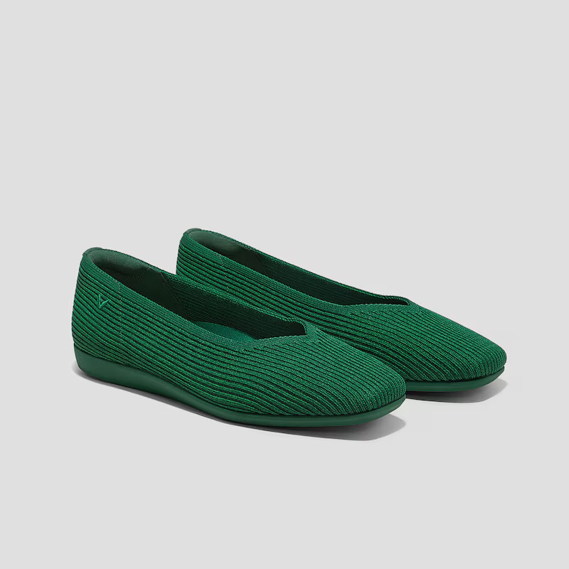 Lightweight Square-Toe V-Cut Flats (Margot Walker) | VIVAIA