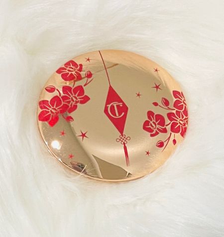 Your favorite pressed powder came put with a new Limited Edition Lunar New Year packaging. 🥰🧧🧧Love all the red in this gold compact. Same amazing formula 😍😍One of the best setting powders out there this is one of my ultimate faves!!☺️





#sephora #lunarnewyear #ltkstyletip #charlottetilbury #charlottetilburylunarnewyear #ltktravel #ltkworkwear #pressedpowder #airbrushflawlessfinish #limitededition

#LTKbeauty #LTKSeasonal #LTKunder50