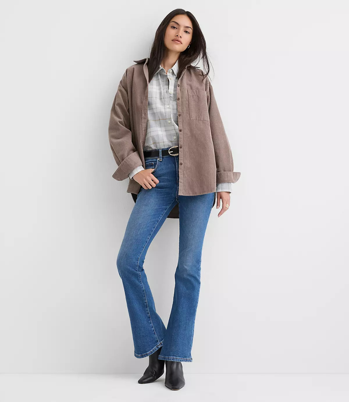 Mid Rise Boot Jeans in Luxe Medium Wash | LOFT