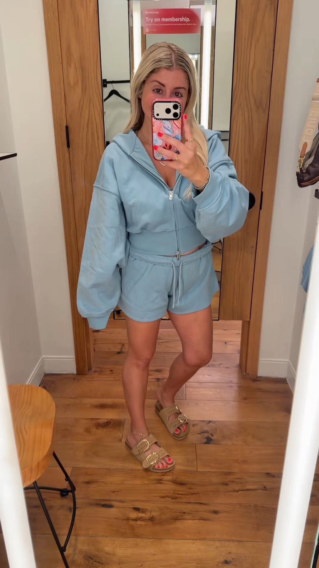 New @lululemon matching set!
French terry jacket m
Shorts xs
Sandals tts