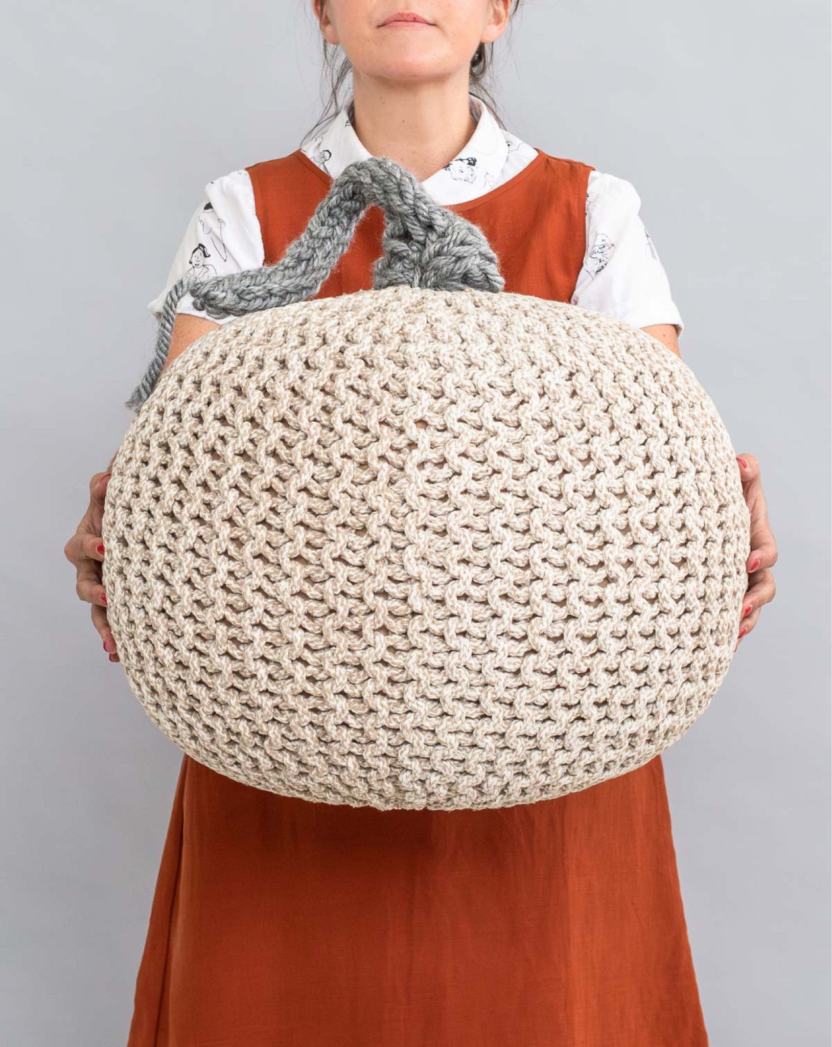 Make these knit pumpkins without doing much knitting at all. I used a knit pouf ottoman as the pumpkin base and then you just use some yarn to finger knit a pumpkin stem and attach. Super easy. Tutorial on Paper and Stitch. Neutral Halloween decor - Halloween decorations - diy craft idea - knitting

#LTKHalloween #LTKhome #LTKSeasonal