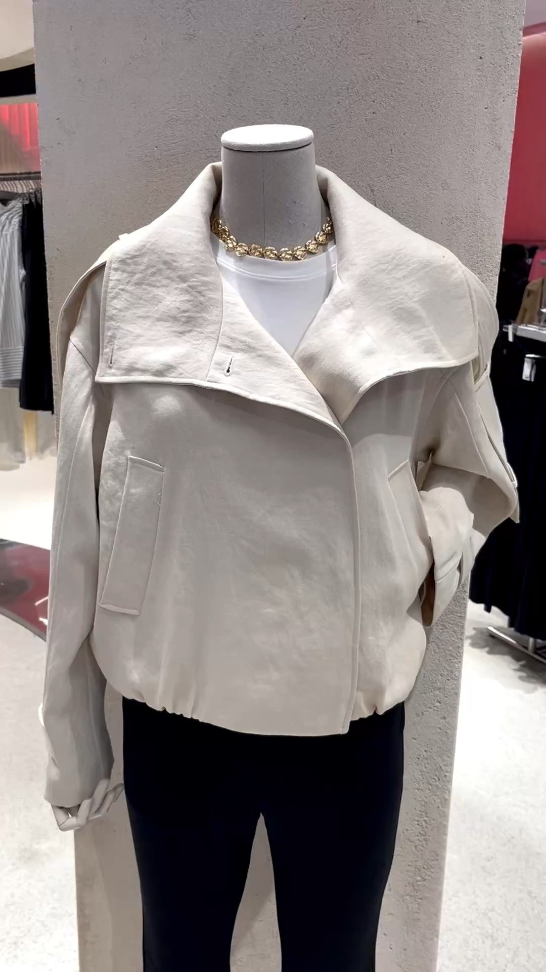 Popped into H&M Times Square. Fell in love with this jacket!

#LTKTravel #LTKvlog #LTKOver40