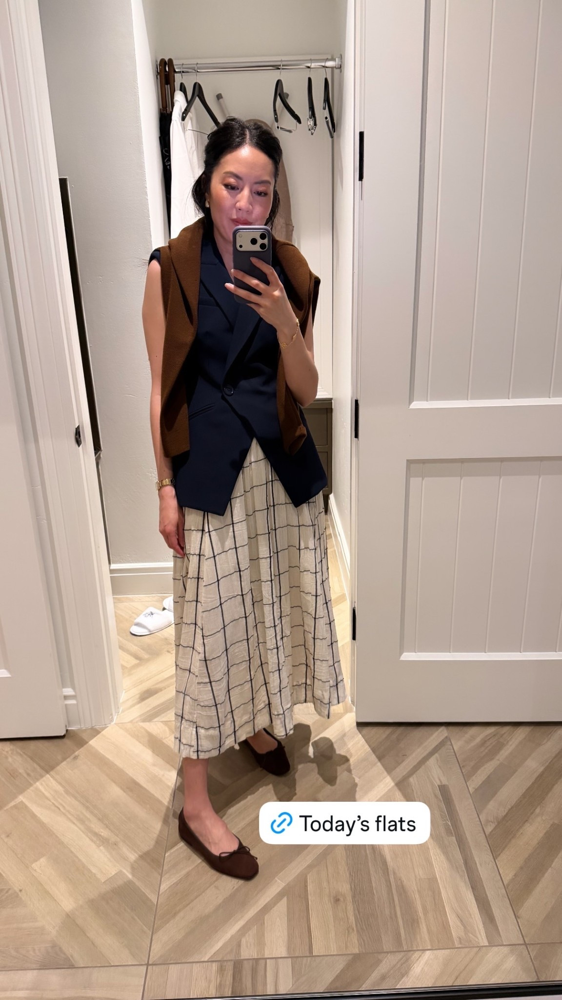 Mid week OOTD - shop my look here.

#classicstyle
#longskirt
#vesttop
#longskirt
#OOTD

#LTKootd #LTKSeasonal #LTKgrwm
