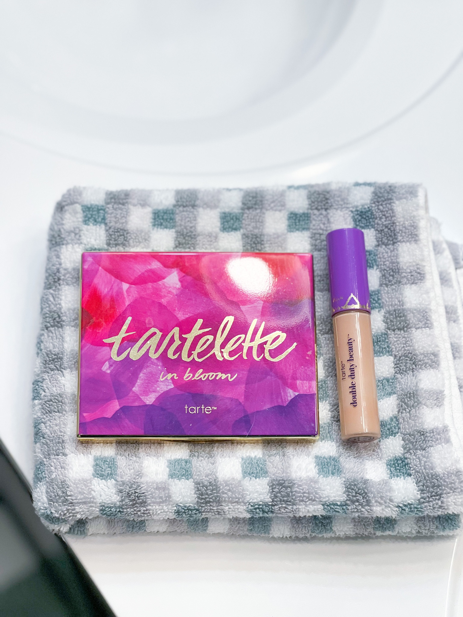 On sale now! 30% and free shipping!

 Shape tape color: 29N

Eyeshadow palette
Concealer
Shape tape
Tarte 
Cosmetics
Beauty
Eye makeup
Face makeup

#LTKsalealert #LTKbeauty #LTKSale #LTKunder50