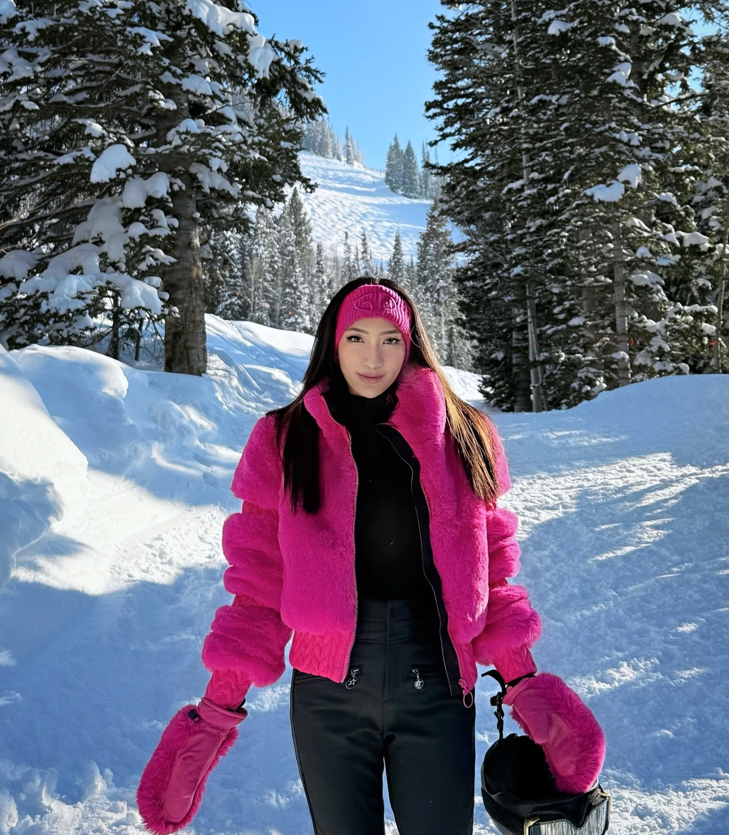 💗 Pink dot on the mountain! 🖤 🏔️❄️⛷️

#LTKTravel #LTKStyleTip #LTKSeasonal