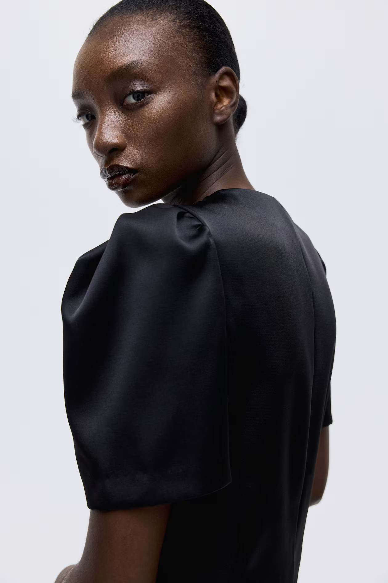 Puff-sleeved blouse - Black - Ladies | H&M GB | H&M (UK, MY, IN, SG, PH, TW, HK)