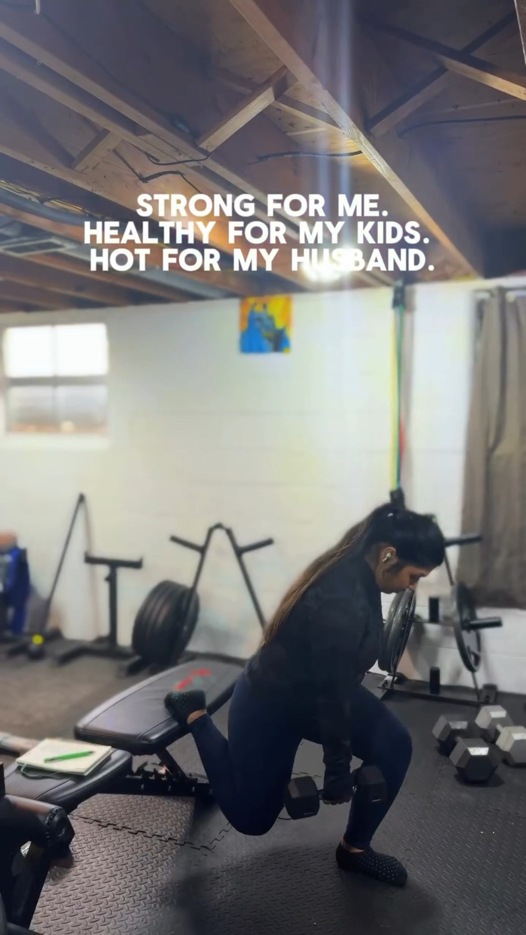 Leg Day 🫶🏽 finally figured out the new hip thrusting pad! Keeping it light until I’m more comfortable with it. #momsthatlift #motherhood #homegymlife #homegymequipment #legday