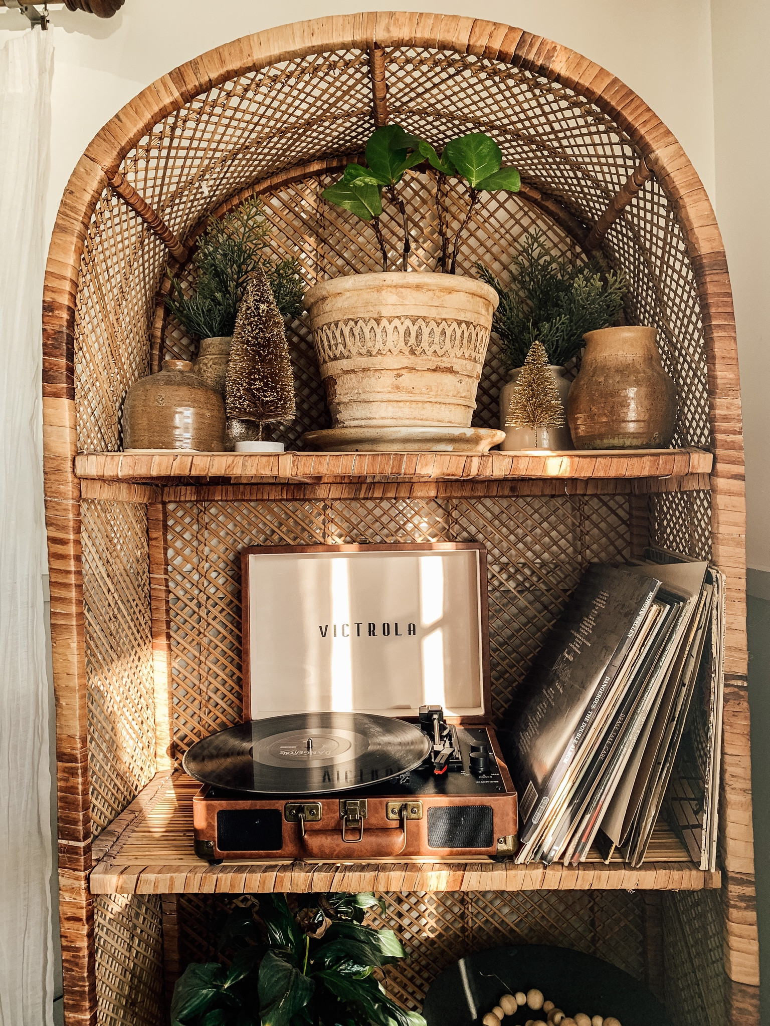 Winter wicker shelf decor