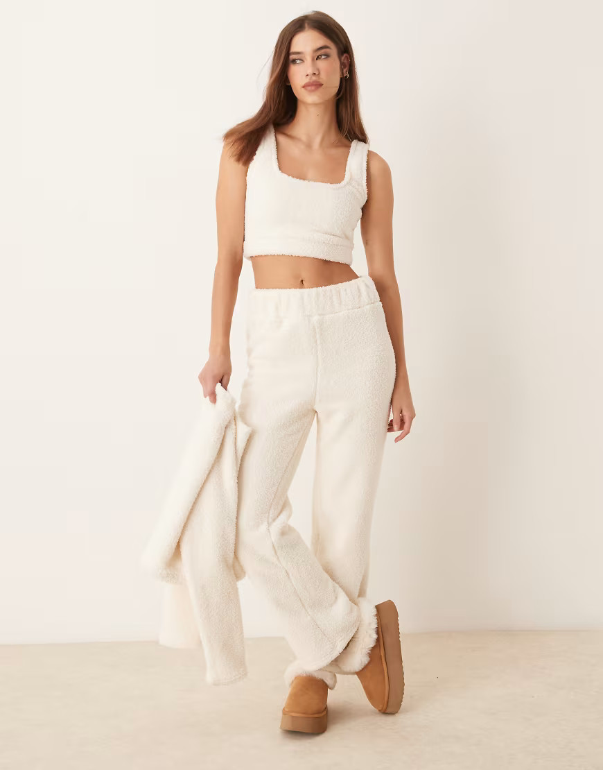 New Look co-ord sherpa wide leg joggers in cream-White | ASOS (Global)