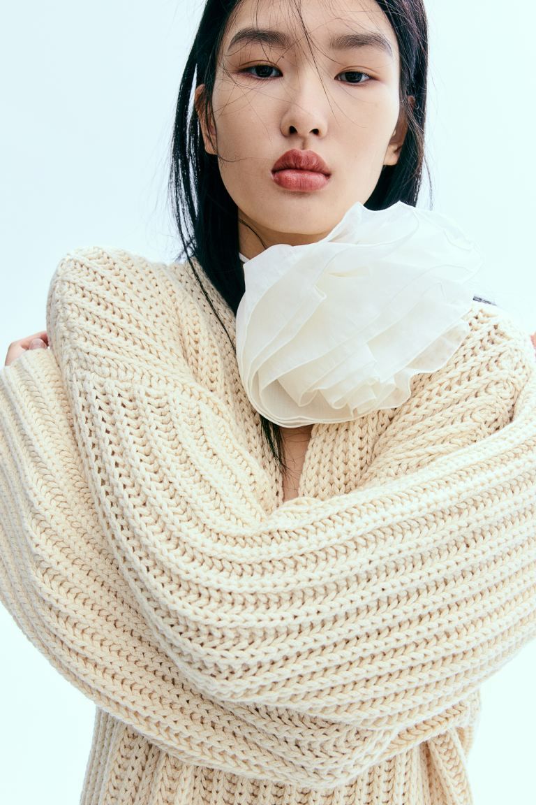 Appliquéd scarf necklace - Cream - Ladies | H&M GB | H&M (UK, MY, IN, SG, PH, TW, HK)