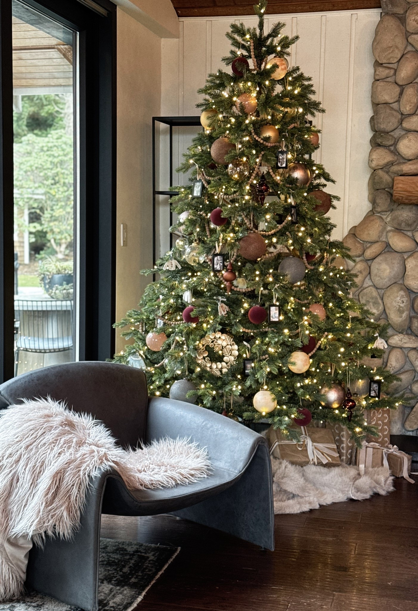 
The 7.5’ Rushmore Fir from @kingofchristmas is the centerpiece of our holiday home this year. The ultra-realistic branches, full shape, and warm pre-lit glow make it feel straight out of a designer catalog. If you want that cozy, timeless look without the hassle—this is the tree.

#kingofchristmas #ad #gifted


#LTKHome #LTKHoliday #LTKSeasonal