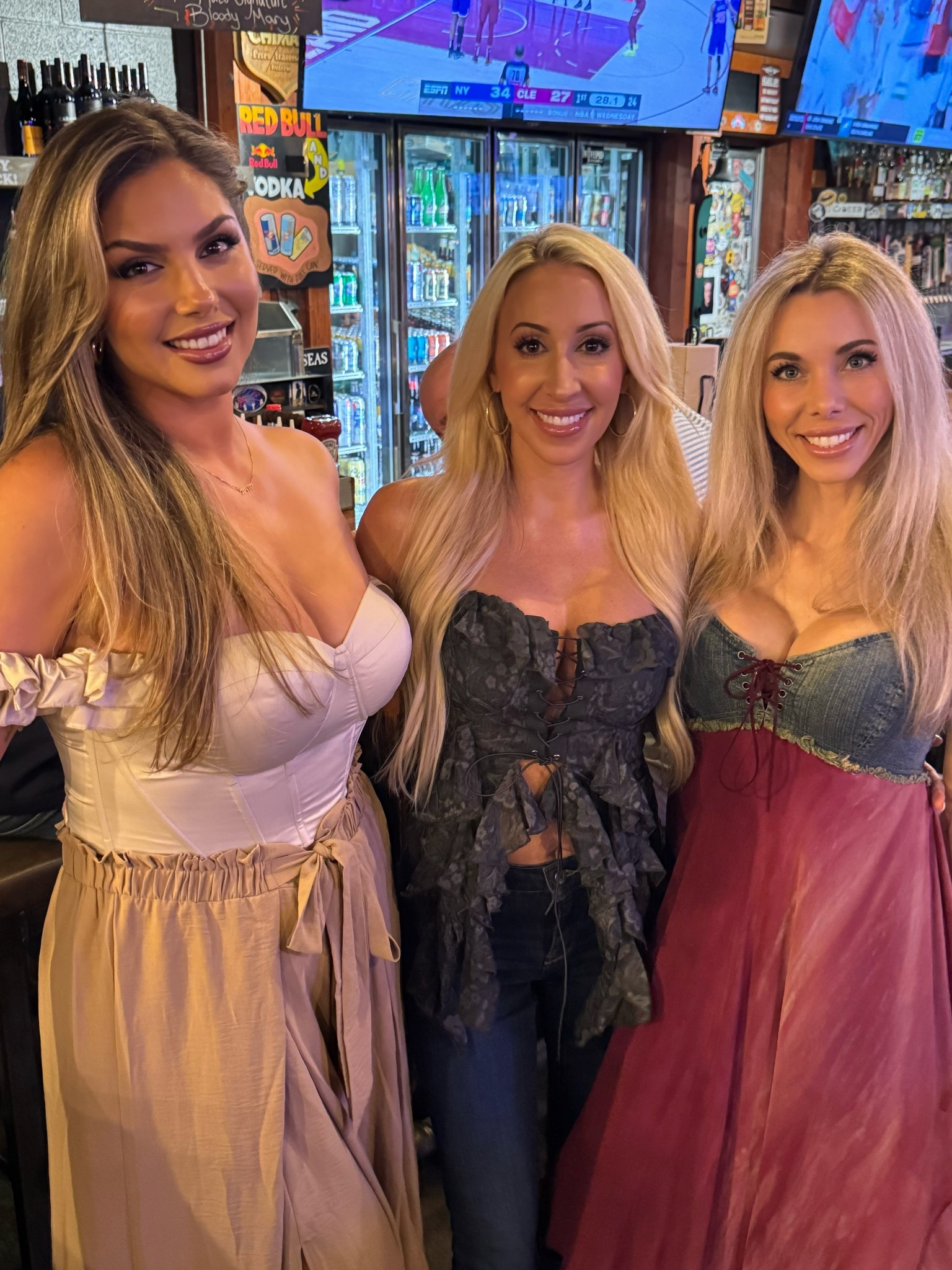 Hi!! I’m on the left 💃🏼 I bought this outfit a few months ago and JUST wore it for the first time. Welp, turns out, they don’t make a lot of it anymore… so I tagged similar items or items I would buy if I was purchasing this outfit today 🥰 Hope this helps!! xx

#LTKPlusSize #LTKMidsize #LTKSeasonal