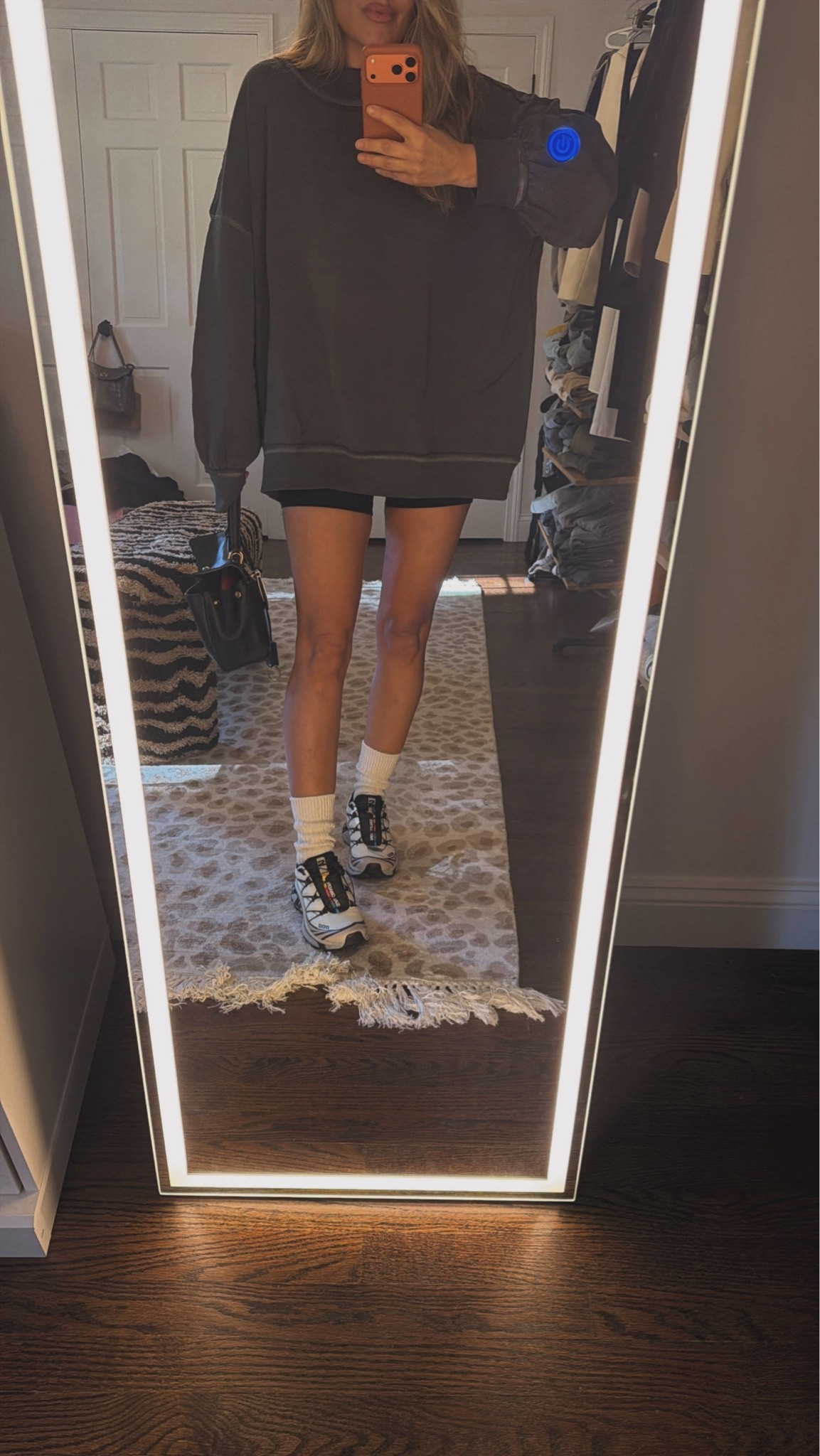 Sweatshirt Xs 
Shorts small 
Sneakers size down 1/2 size