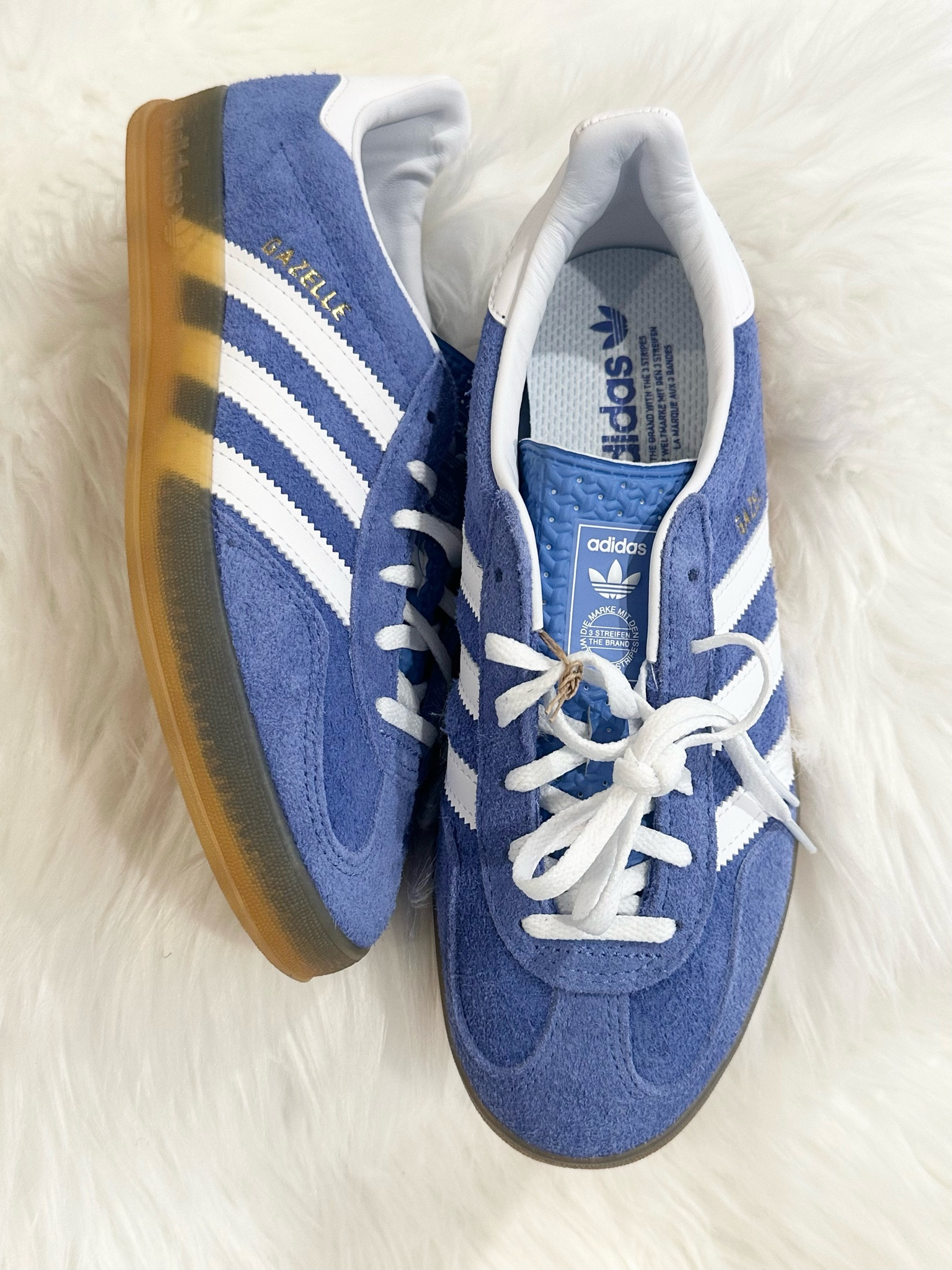 Bold & Classic: adidas Gazelle in Blue Fusion
Step up your sneaker game with the adidas Gazelle in Blue Fusion 💙 The vibrant hue paired with the timeless silhouette makes these a standout addition to any wardrobe. Perfect for casual days or a pop of color in your outfit. Tap to shop this iconic style now! #AdidasGazelle #BlueFusion #SneakerStyle