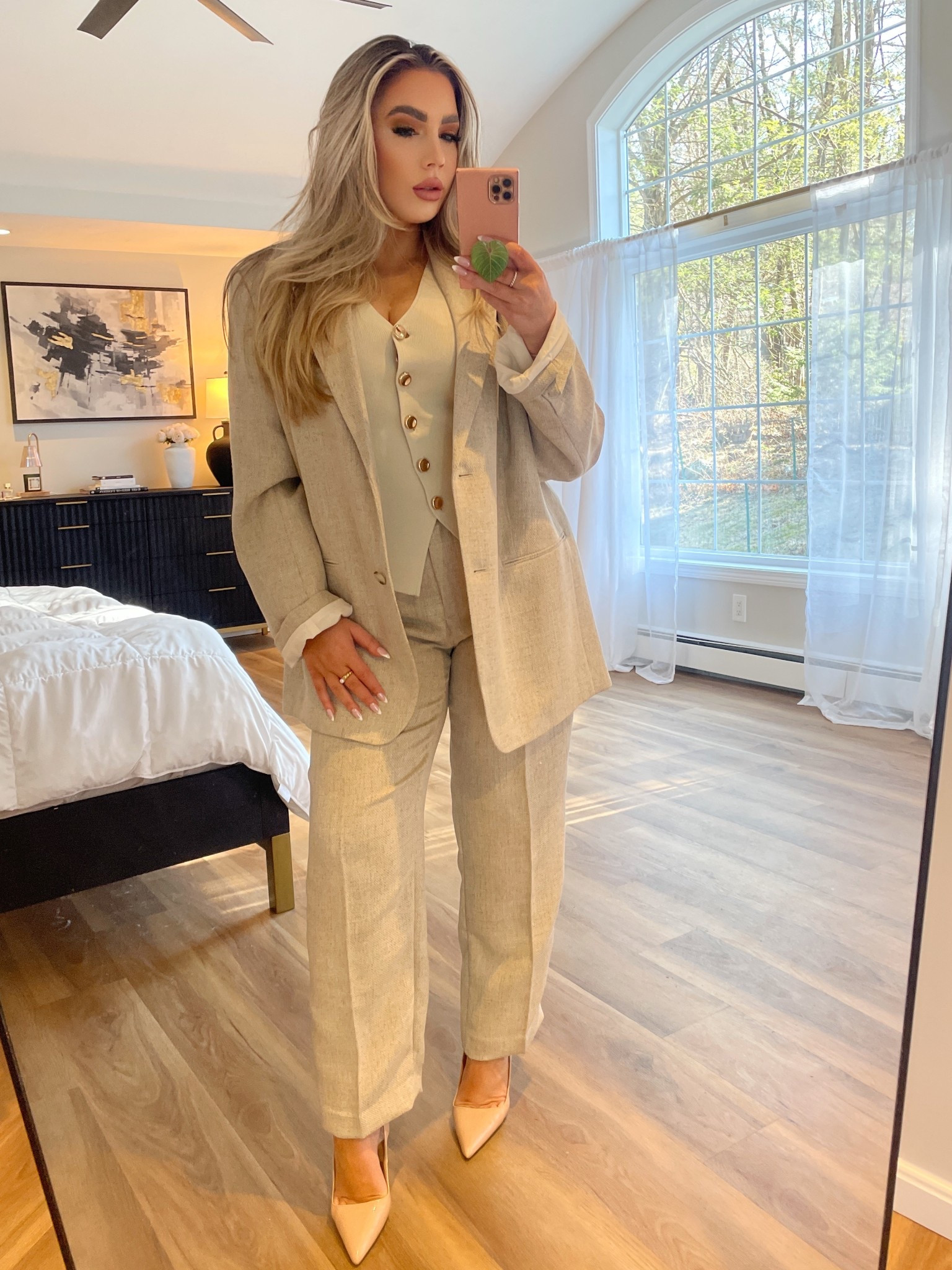Oversized suit from H&M. I paired with a top from Zara, but linked a similar suit top here! Perfect color for spring too! 

Workwear 
Office 
Suit 
Women’s suit 
9-5
Office fashion 

#LTKSeasonal #LTKShoeCrush #LTKWorkwear