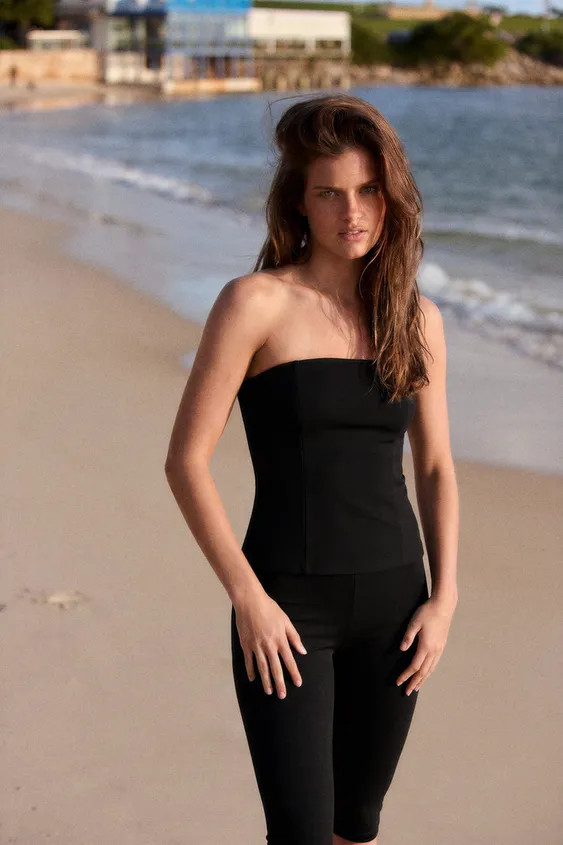 Top made of stretch fabric. Features a straight neckline and off-the-shoulder design. Finished wi... | Zara US