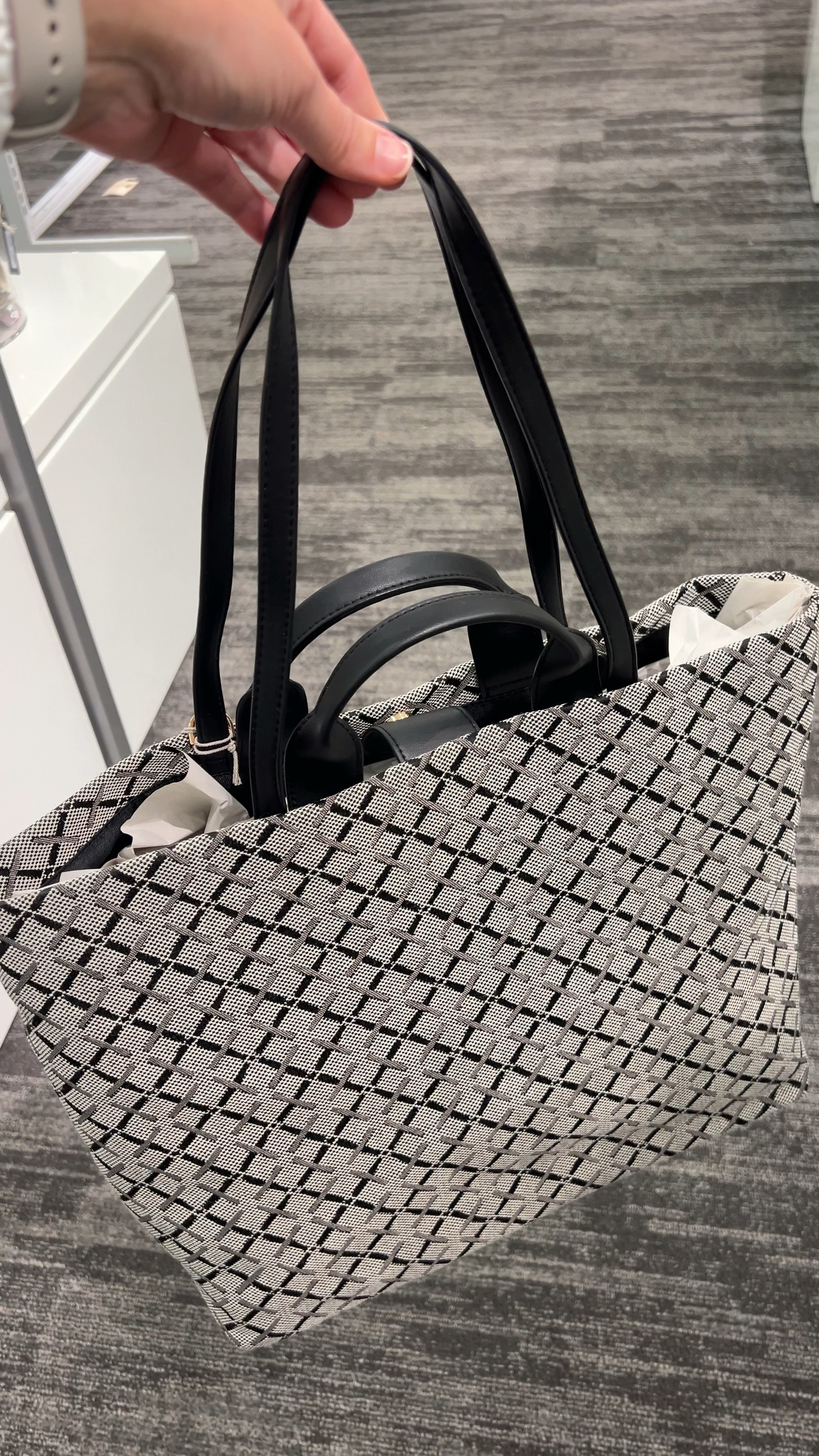 Love this Target tie for work or weekend! The pattern is very stylish and the two handles gives versatility to how you hold the bag. 

Target fashion, Target bags, bags, work totes, work bags, fall bags, fall totes, Target bags, totes for work, budget friendly 

#LTKFindsUnder50 #LTKItBag #LTKVideo