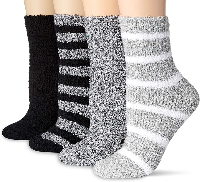Amazon Essentials Women's 4-Pack Fuzzy Socks | Amazon (US)
