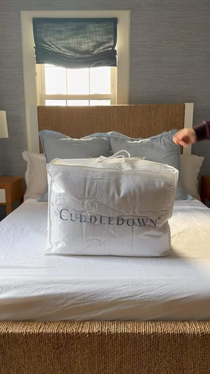 This duvet insert from cuddle down is my new favorite! It’s fluffy, fills out my duvet covers and is so cozy! It is hypoallergenic, 600 fill, responsibly source, and made the USA with fine imported materials. It gives all of my duvet covers that perfect fluffy jump into bed cozy look that we all want