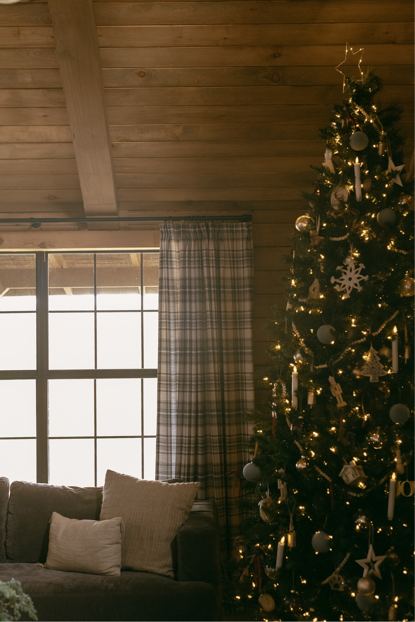 Plaid curtains were a must at The Cabin and the Sara Le collab with @twopages was a perfect match! Use code SEVENTHDAYDESIGN for 15% off! 

#LTKSaleAlert #LTKGiftGuide #LTKHome