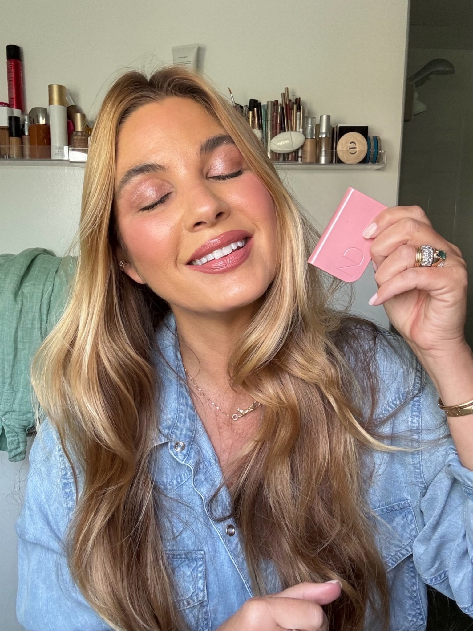 The perfect one and done eyeshadow…no brush needed! 💎Duo by Natasha Denona
Blush: Chantecaille (almost out of stock!)
Shirt: medium 
Hair: Sea Glass + T3 hot rollers 
Lip: D&G brownie nude lip liner + Armani 503 lipstick 


#LTKBeauty #LTKFindsUnder50 #LTKHoliday