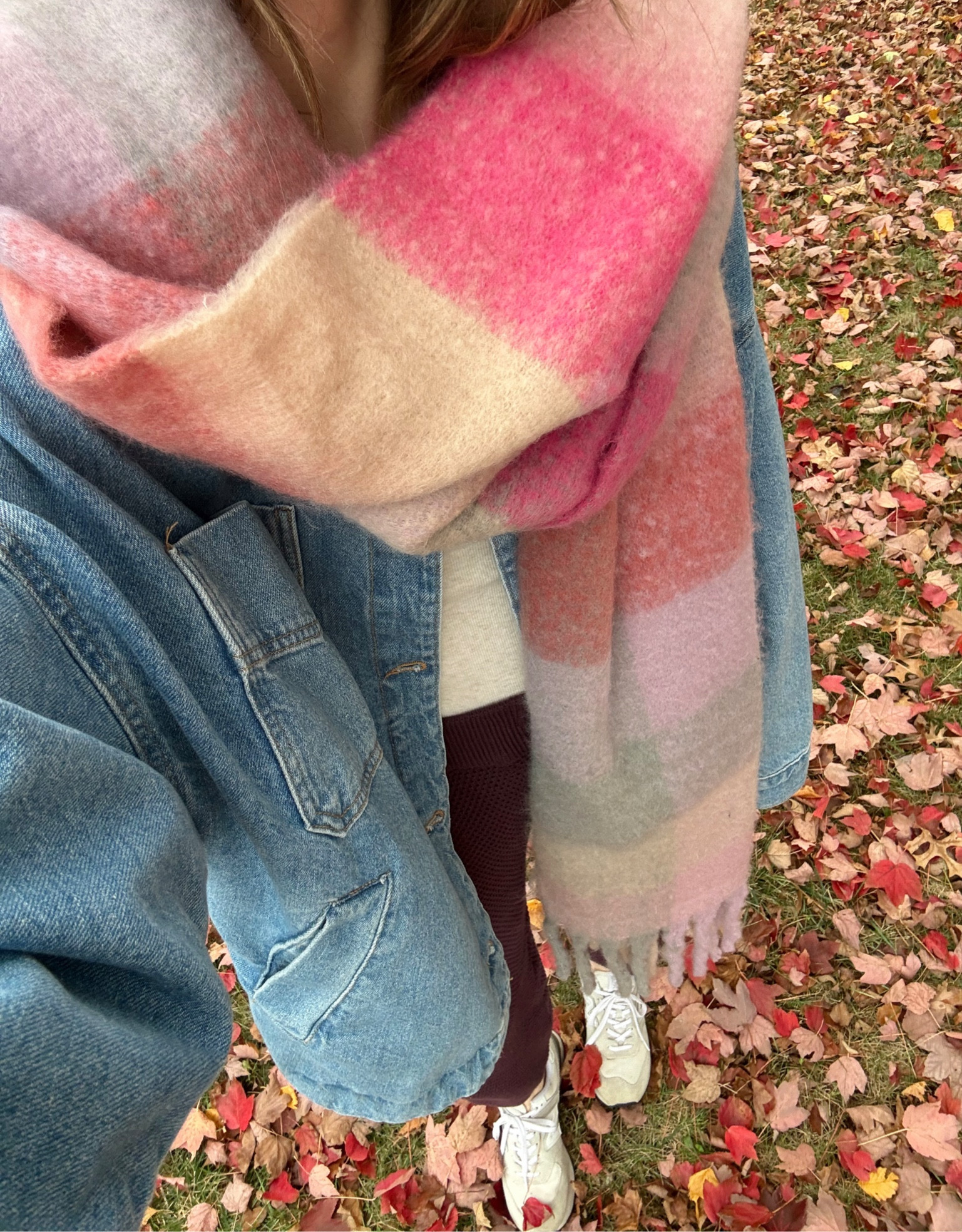 comfy cozy outfit! wearing an xs in oversized denim jacket, my favorite! small in tee and pants are part of a set and I’m wearing a small! 

Fall outfit, casual outfit, mom outfit, winter outfit 

#LTKSeasonal