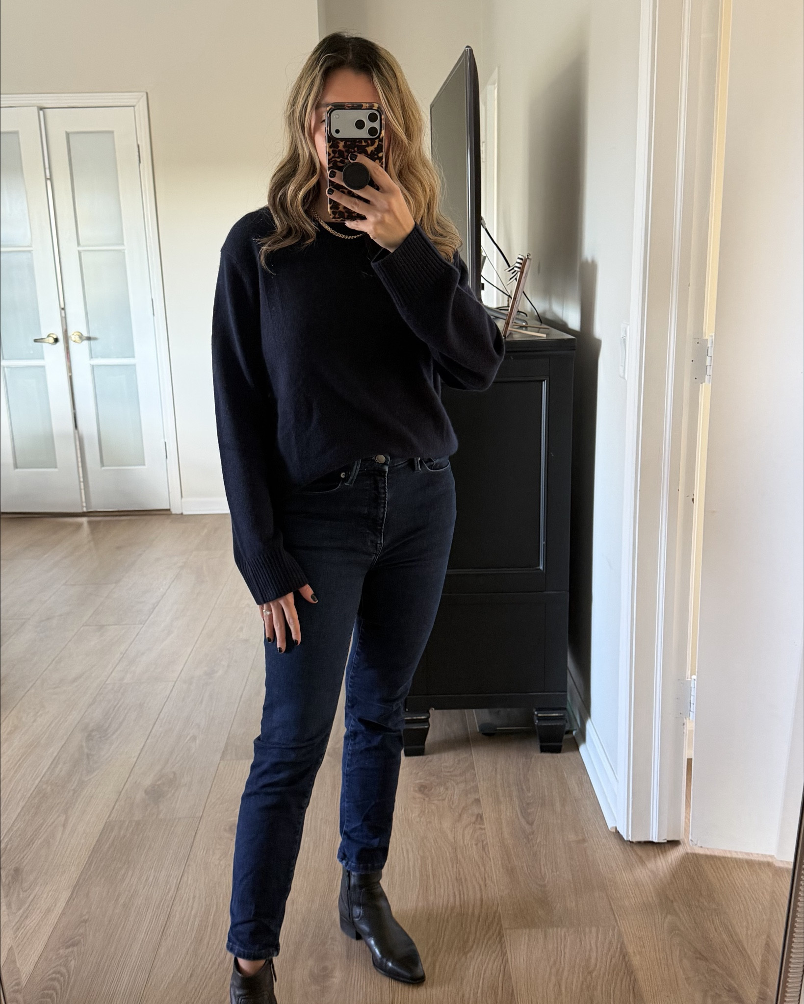 Rich deep navy cashmere sweater for the holidays 



#LTKHoliday #LTKGiftGuide #LTKSeasonal