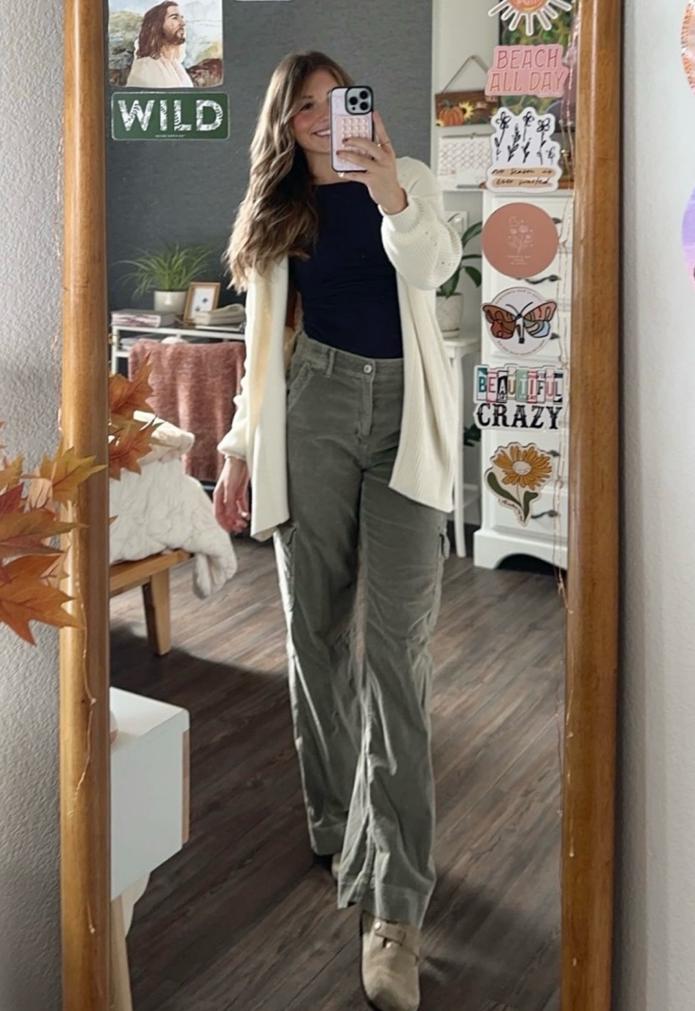 jeans are from American Eagle but they don’t sell them anymore on their website. I found similar ones on Amazon🥰