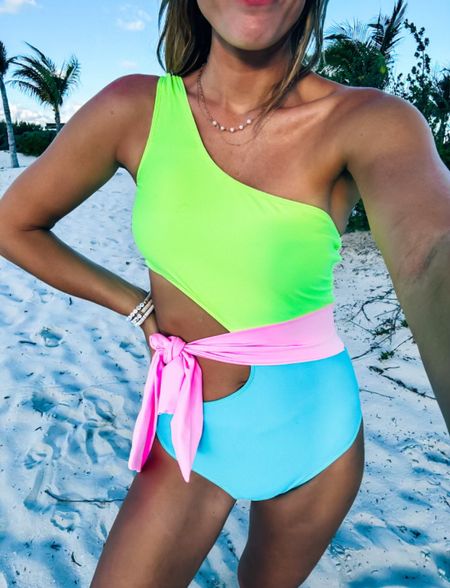 This swimsuit is so fun and bright. Full coverage and bright neon colors. Use
Code torig20 for 20% off #neonswim #fullcoverageswim #swimsuit #momfriendlyswim