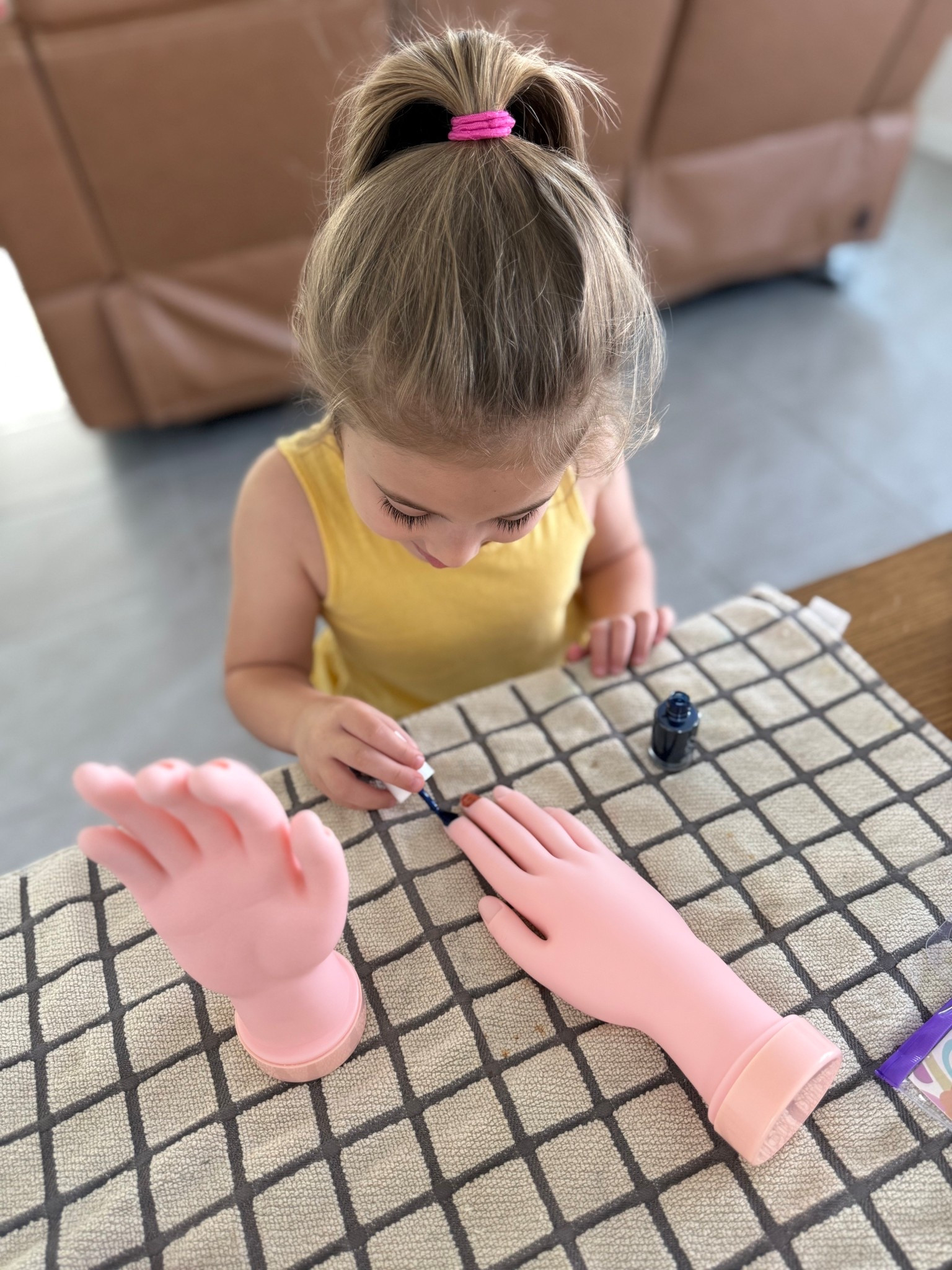 Do you have a nail painting obsessed little girl?! The perfect solution! 💅🏼