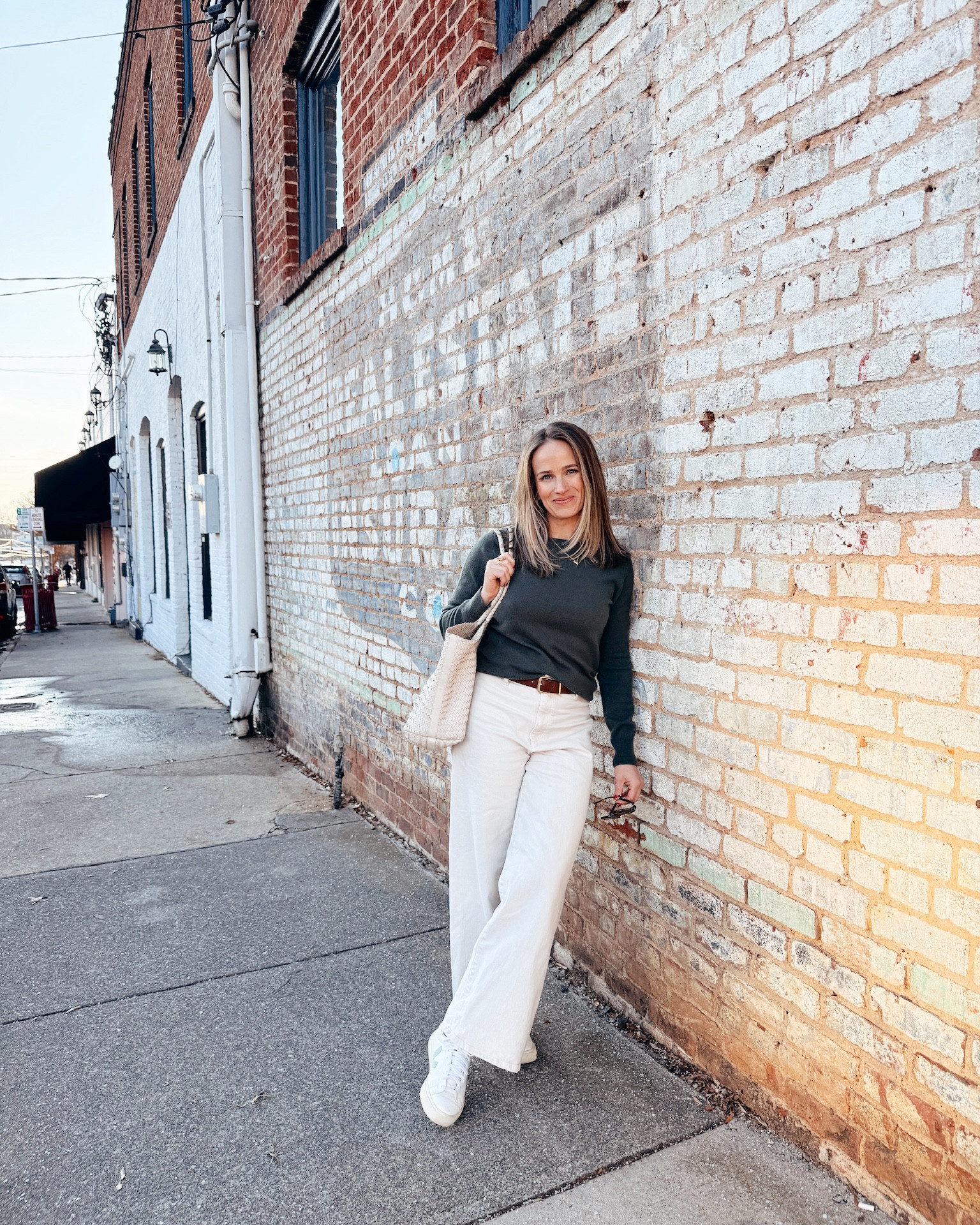 My favorite winter white jeans from Target are under $40! This green sweater is only $50 and it’s real cashmere — Quince is the BEST for stuff like that. This is my favorite kind of easy winter outfit.


#LTKWorkwear #LTKSeasonal #LTKStyleTip