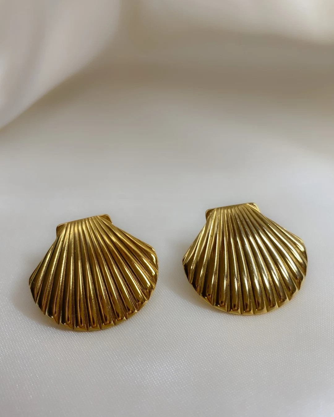 18k Gold Seashell “mishell” Studs - Etsy | Etsy (US)
