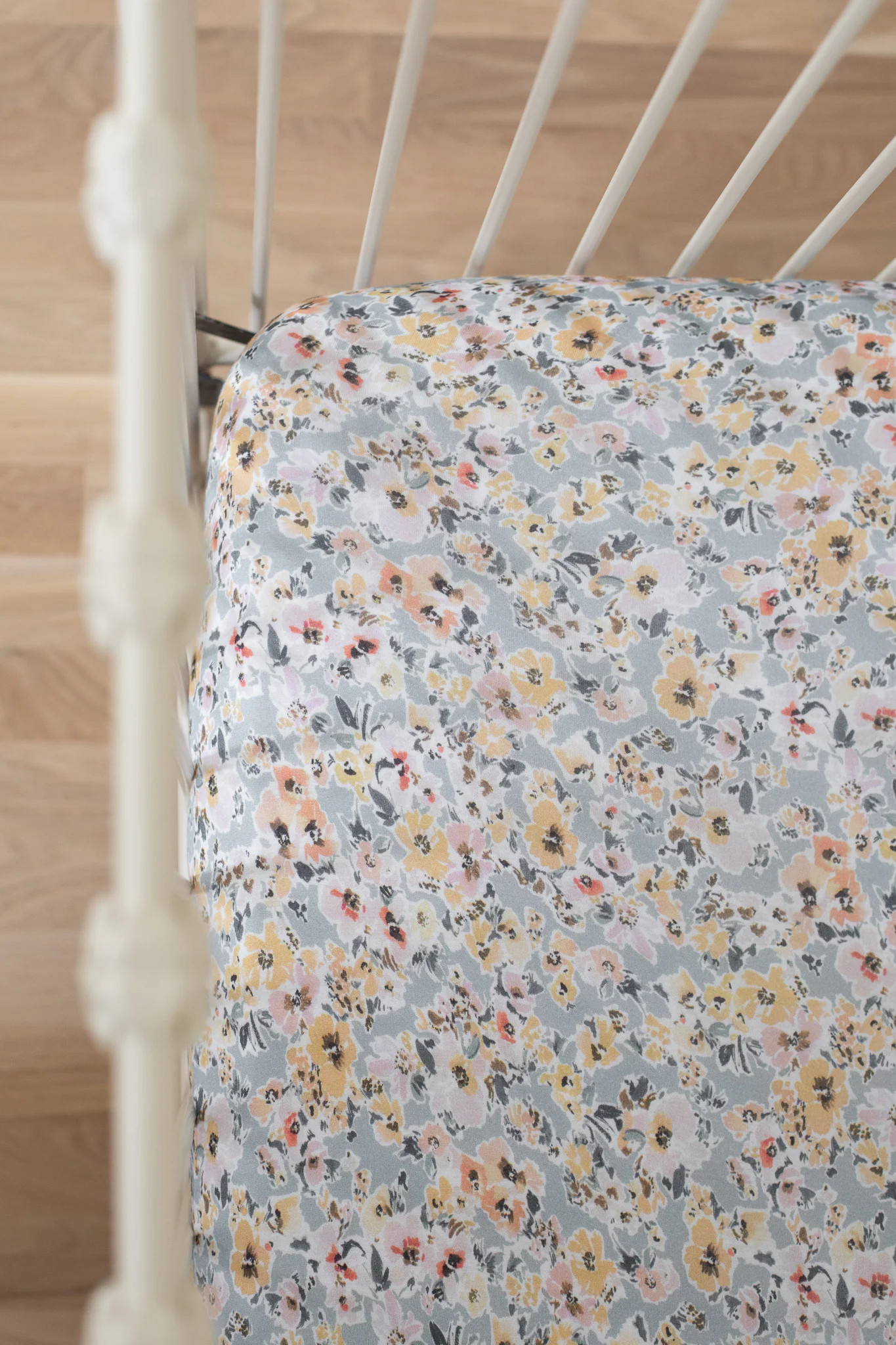 Cottage Border Crib Sheet | Solly Baby