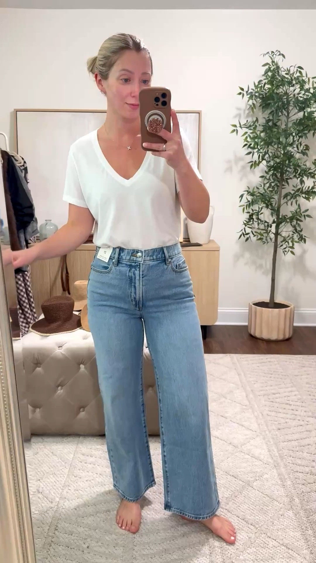 My new favorite jeans, runs TTS! I got my true size 4/27 regular length (5’4”)—ordered the curvy to see how they compare —50% OFF

Loft, light wash jeans 


#LTKSaleAlert #LTKmomlife #LTKootd