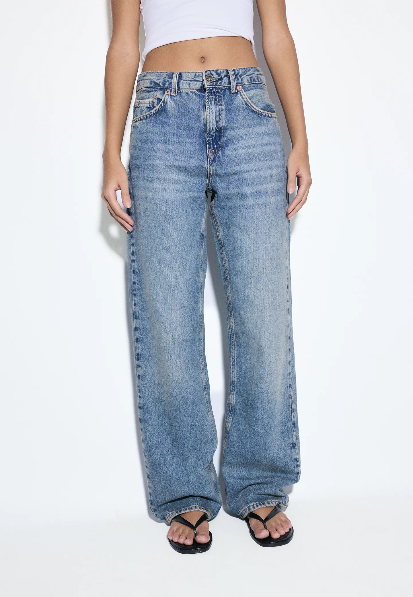 Straight Fit Jeans mit weitem Bein D92 - Mode f\u00fcr Damen | Stradivarius Deutschland | Stradivarius DE