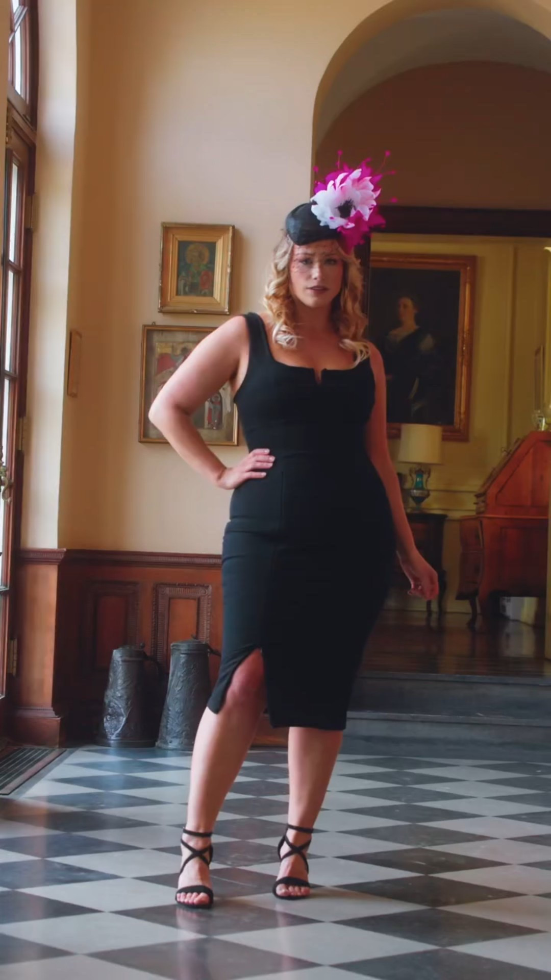 Talk “Derby” to me 🏇🐴🐎🌹 @frances.b.hats & @ta3 know how to bring together a “snatched” Derby look! 👀 🌴🌺🐆

Ladies! Use my link in bio or code “ALYSSALEXANDERXO” for a discount off of @ta3 lace up dresses, swimsuits, and more! ⏳

🎥 @ateam.productions @jmocak 
💋 @beautystudios_louisville 

#ta3 #ta3swim #waist #hourglass #derby #derbyhat #kentucky #kentuckyderby #derbyfashion #discountcode #couponcode #ta3discount #kyderby